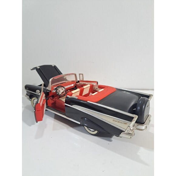 Road Tough 1:18 Scale Die Cast 1957 Chevrolet Bel Air Convertible Classic Car - Picture 7 of 12